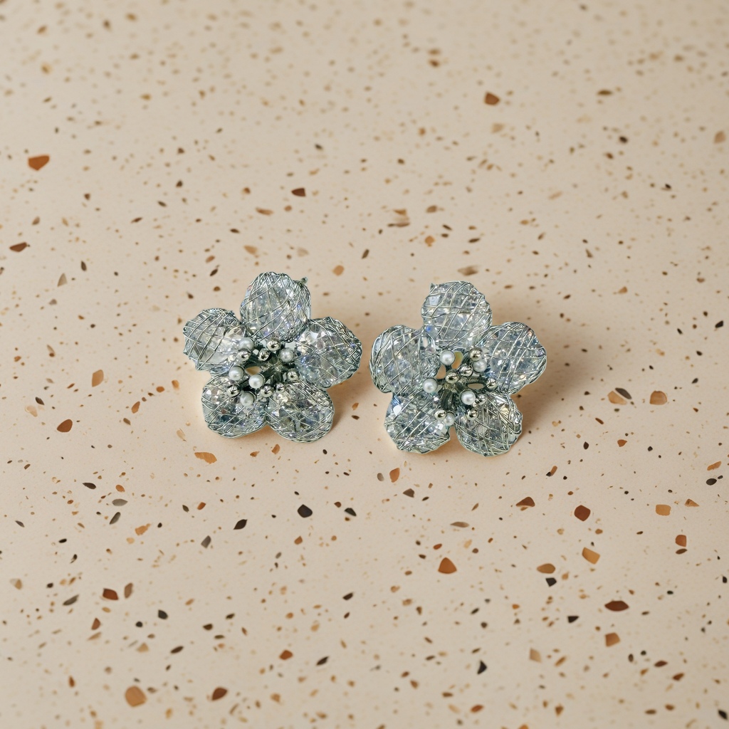 Golden mesh crystal flower ear studs, fashionable and light luxury earrings for women