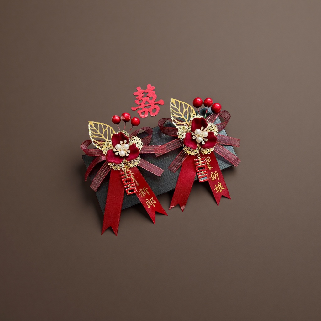 Red wedding brooch, bride and groom pairs, lace, cutout leaves, deep red velvet, pearl crystal, wine red ribbon, double happiness character tag details Picture
