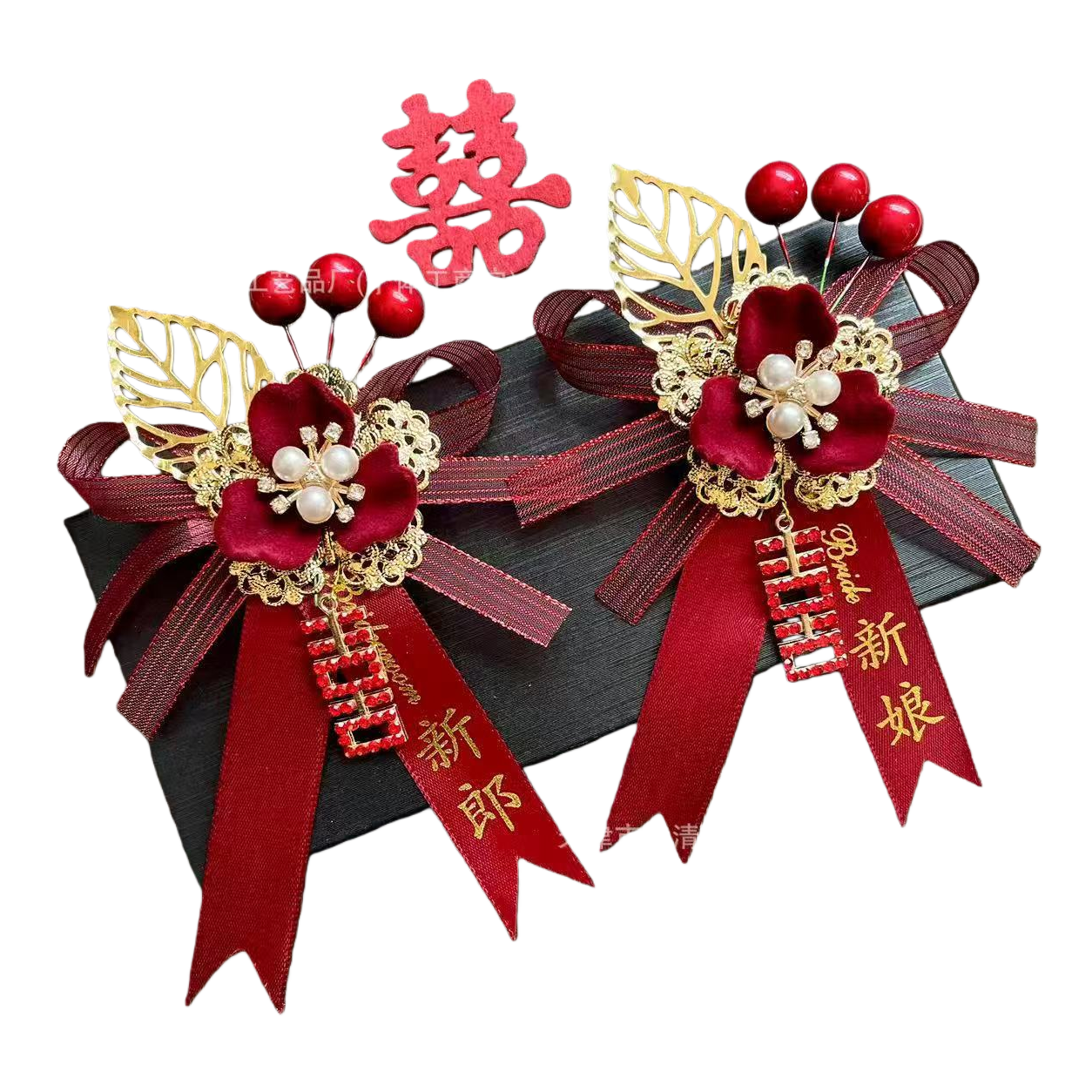 Red wedding brooch, bride and groom pairs, lace, cutout leaves, deep red velvet, pearl crystal, wine red ribbon, double happiness character tag Item Picture