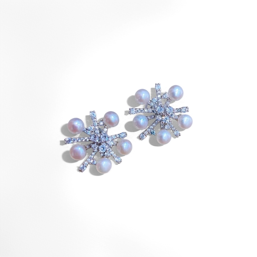 Silver snowflake-shaped stud earrings set with pearl crystal diamonds are fashionable earrings Specification image