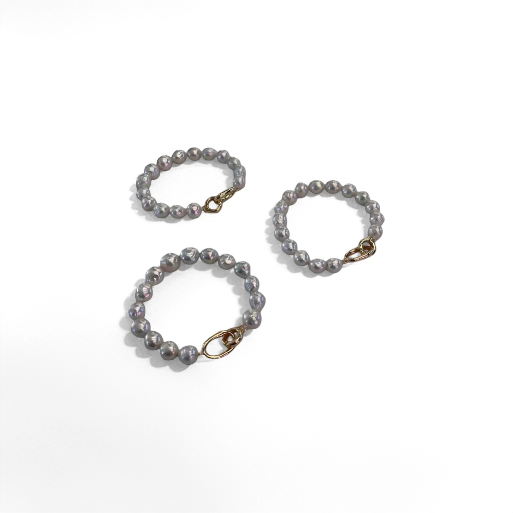 A white pearl bracelet with three strings of irregular pearls and golden buckles Application Scenario