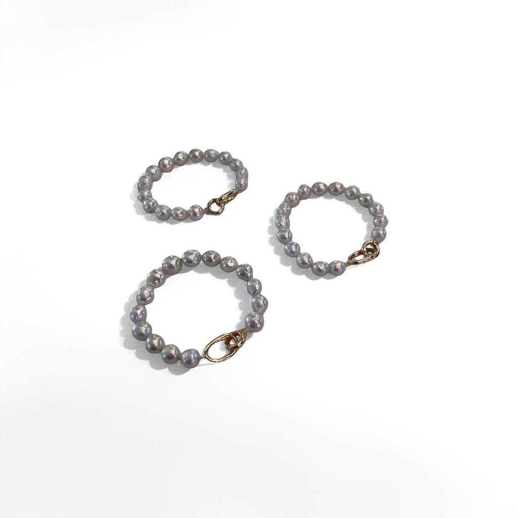 A white pearl bracelet with three strings of irregular pearls and golden buckles Specification image