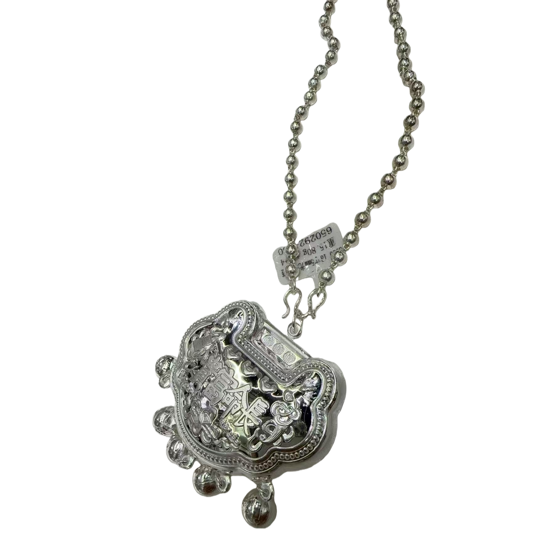 The silver carved pendant is a fashionable, simple and versatile necklace accessory Item Picture