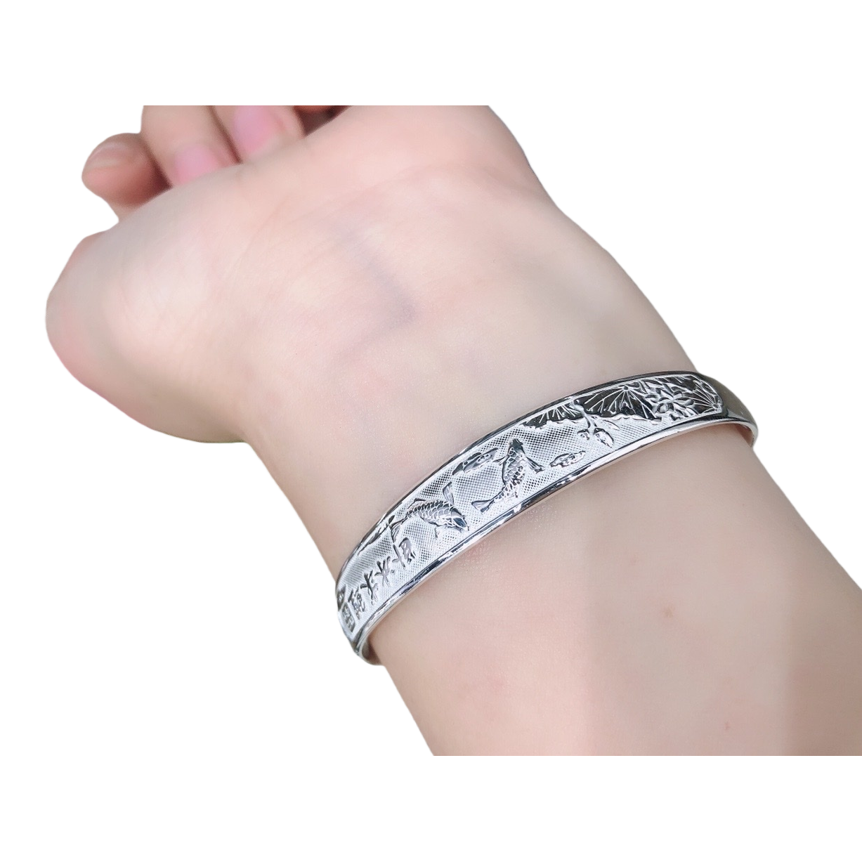 A silver bracelet is a simple and versatile ladies' accessory worn on the wrist Item Picture