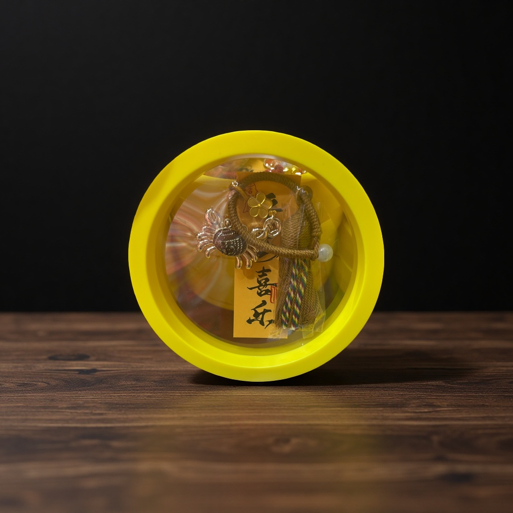 黄色圆盒编织手绳配金色花朵螃蟹挂件彩线流苏白珠喜乐黄纸签