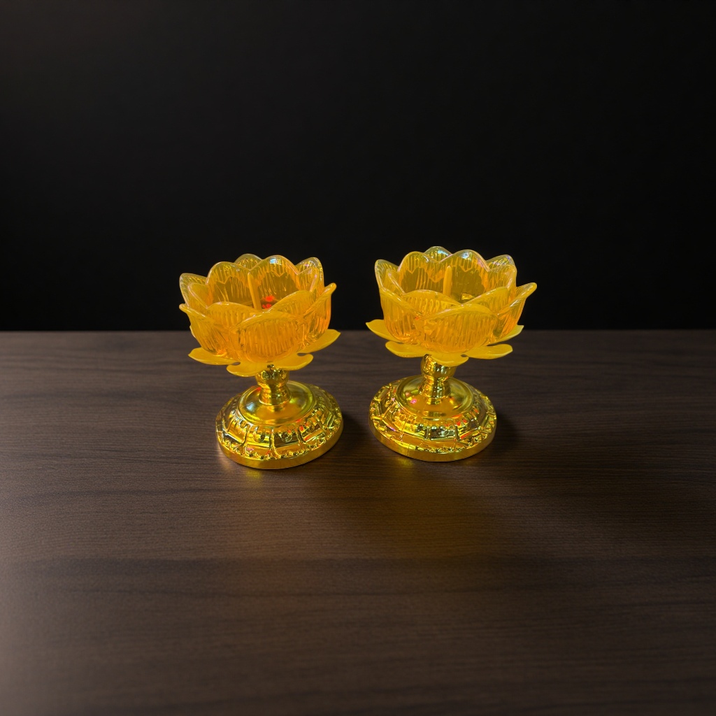 The yellow lotus lamp base, a retro ceramic table lamp, is compatible with LED candle lamps Application Scenario