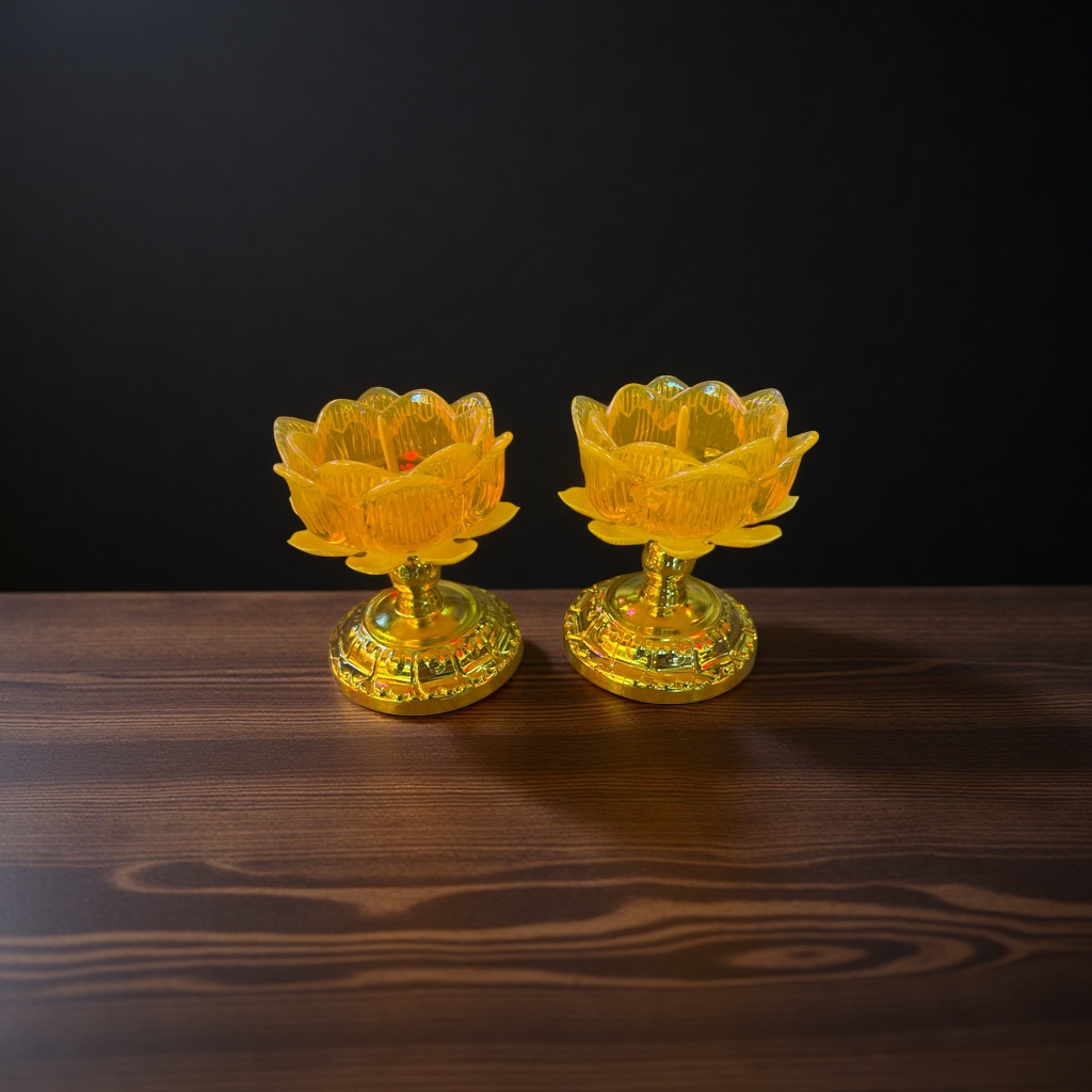 The yellow lotus lamp base, a retro ceramic table lamp, is compatible with LED candle lamps details Picture