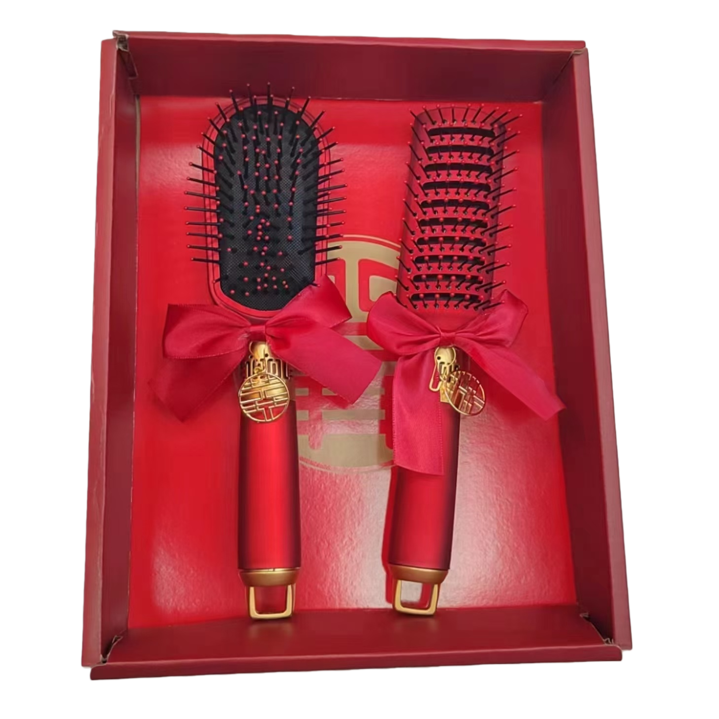 The red gift box contains two red gold combs with red bows tied to the handles and gold ornaments with the character "Double Happiness" hanging on them