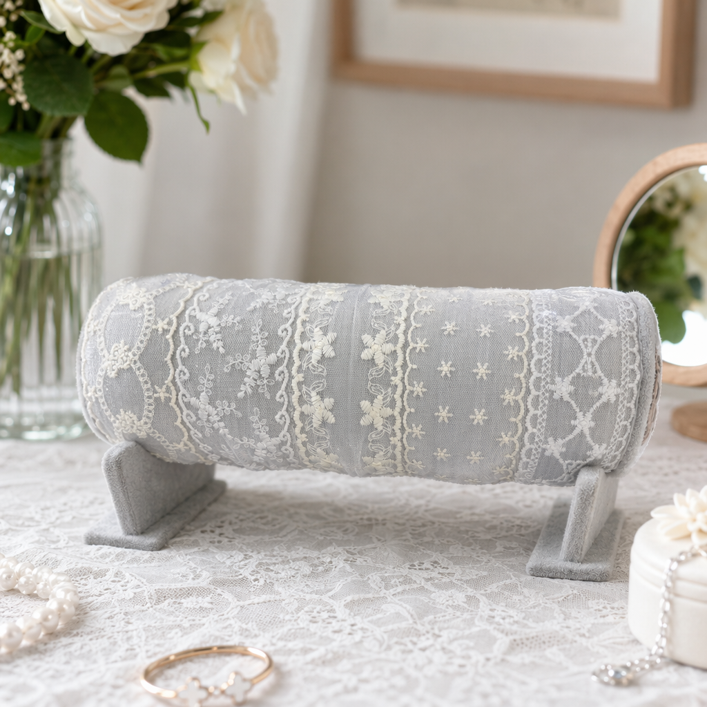White lace lace rolled fabric for home decoration, DIY hand-cut fabric details Picture
