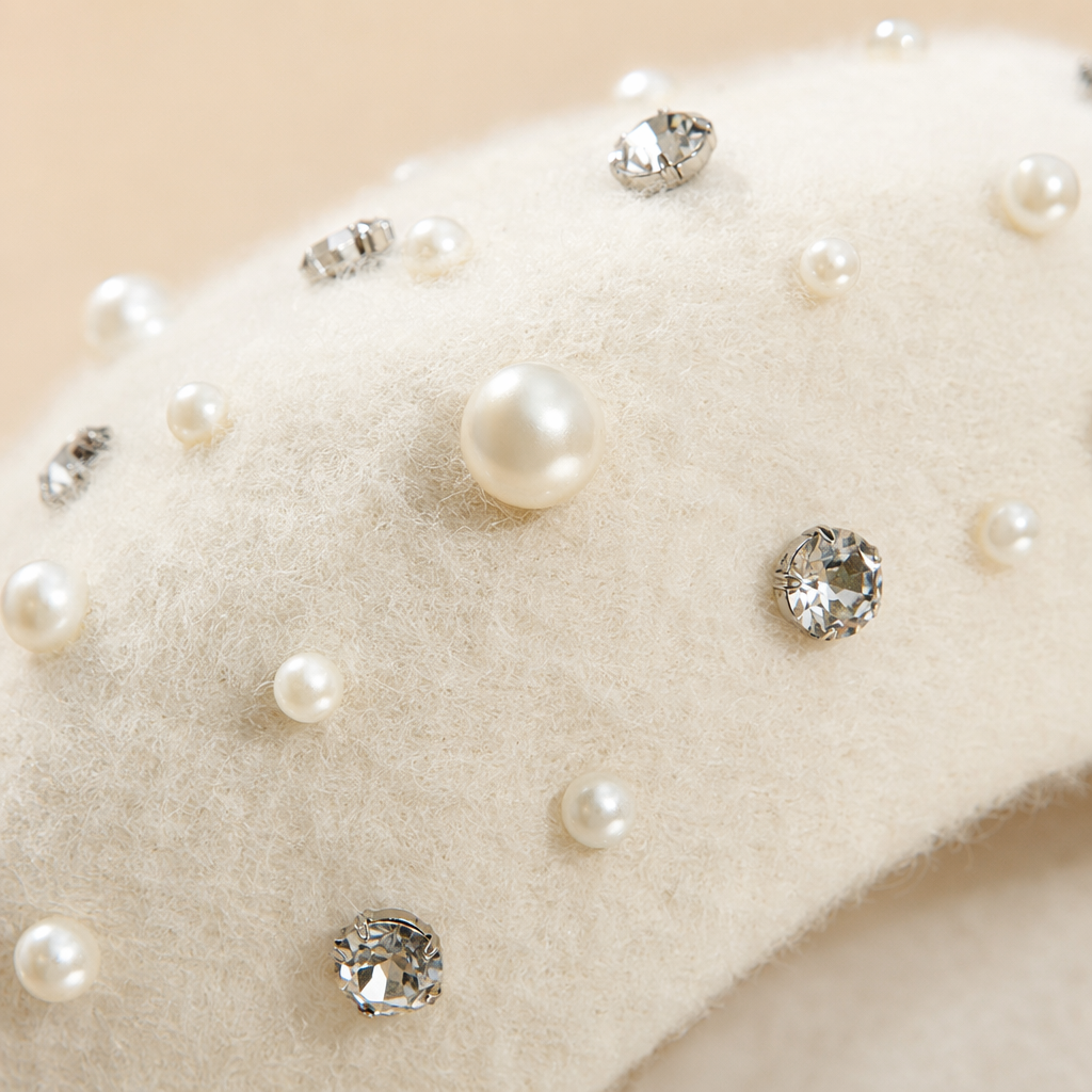Wine red pearl rhinestone decorated beret women's autumn and winter fashion accessories Cross-border new pearl fashion beret autumn and winter retro women's versatile painter hat with beaded wool beret Application Scenario