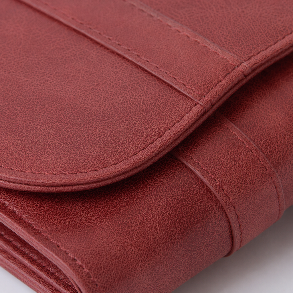 Red leather wallet, a simple and fashionable long leather coin pocket bag for women Application Scenario