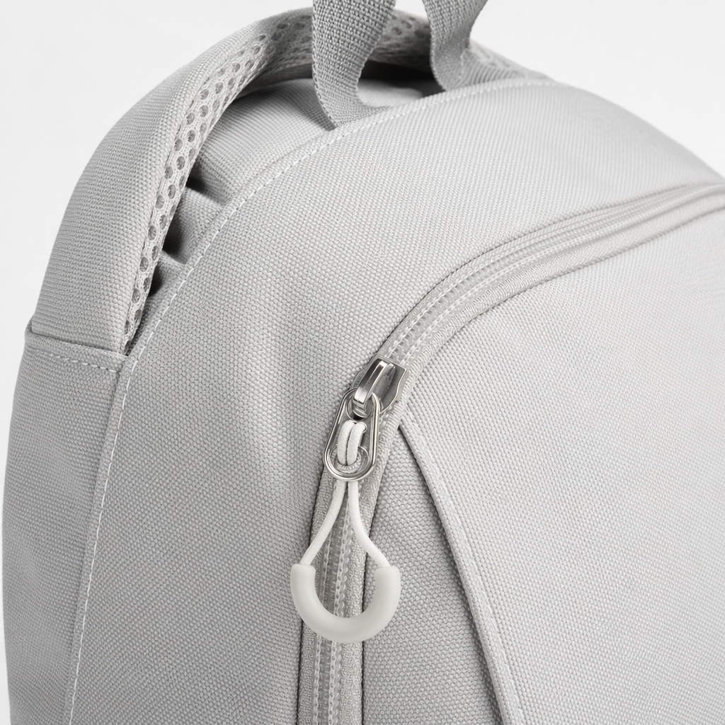 The light grey backpack is a lightweight and large-capacity student commuting and leisure backpack Application Scenario