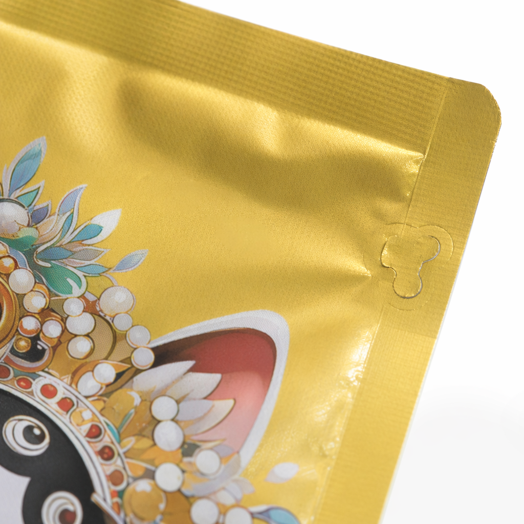 Yellow packaging bags for cat food, pet food, moisture-proof, sealed and fresh-keeping storage Application Scenario