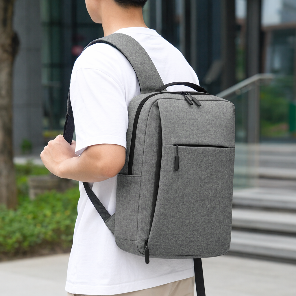 Grey simple and stylish casual backpack for both men and women large capacity light travel 🎒 details Picture