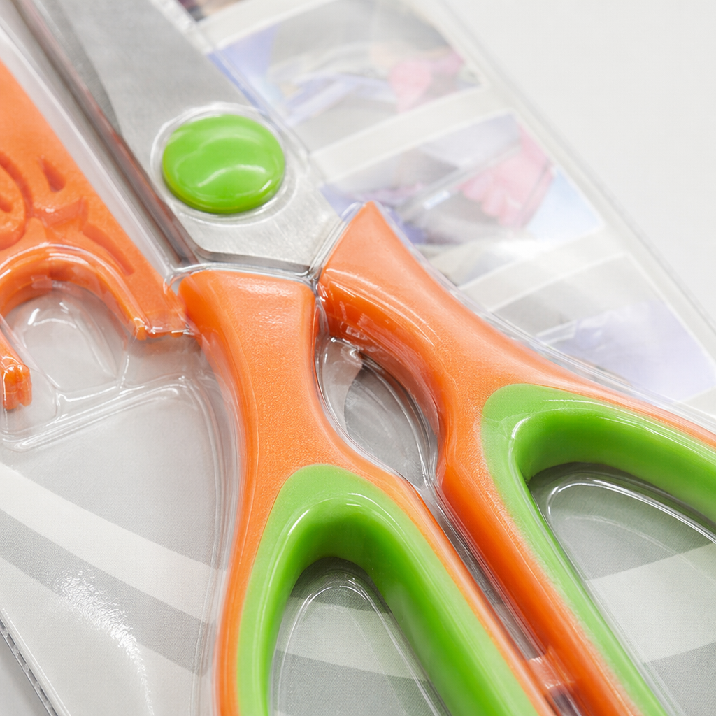 Orange and green kitchen scissors, stainless steel sharp, multi-functional household scissors Application Scenario
