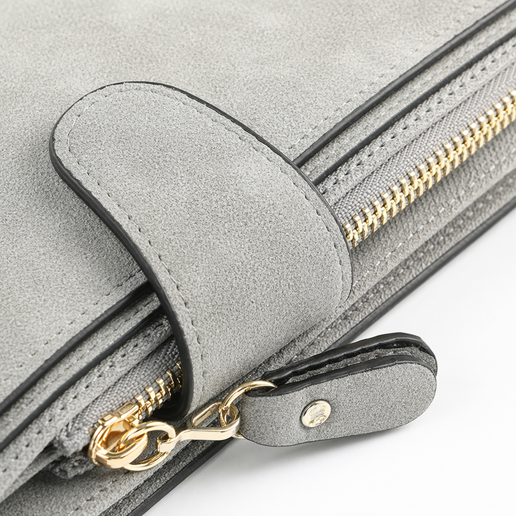 A simple and stylish men's business wallet with long grey genuine leather Application Scenario
