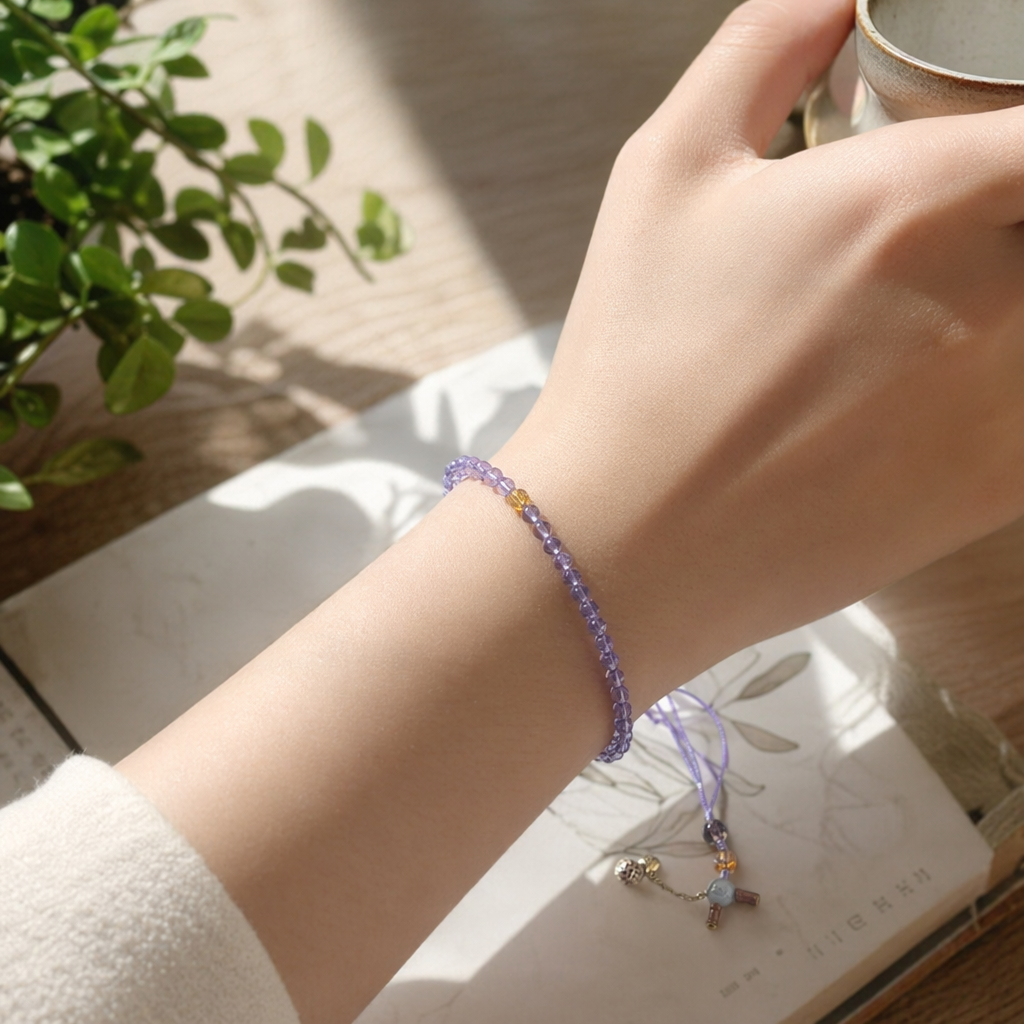 The purple beaded phone lanyard is fashionable, simple, anti-slip, durable and adjustable details Picture