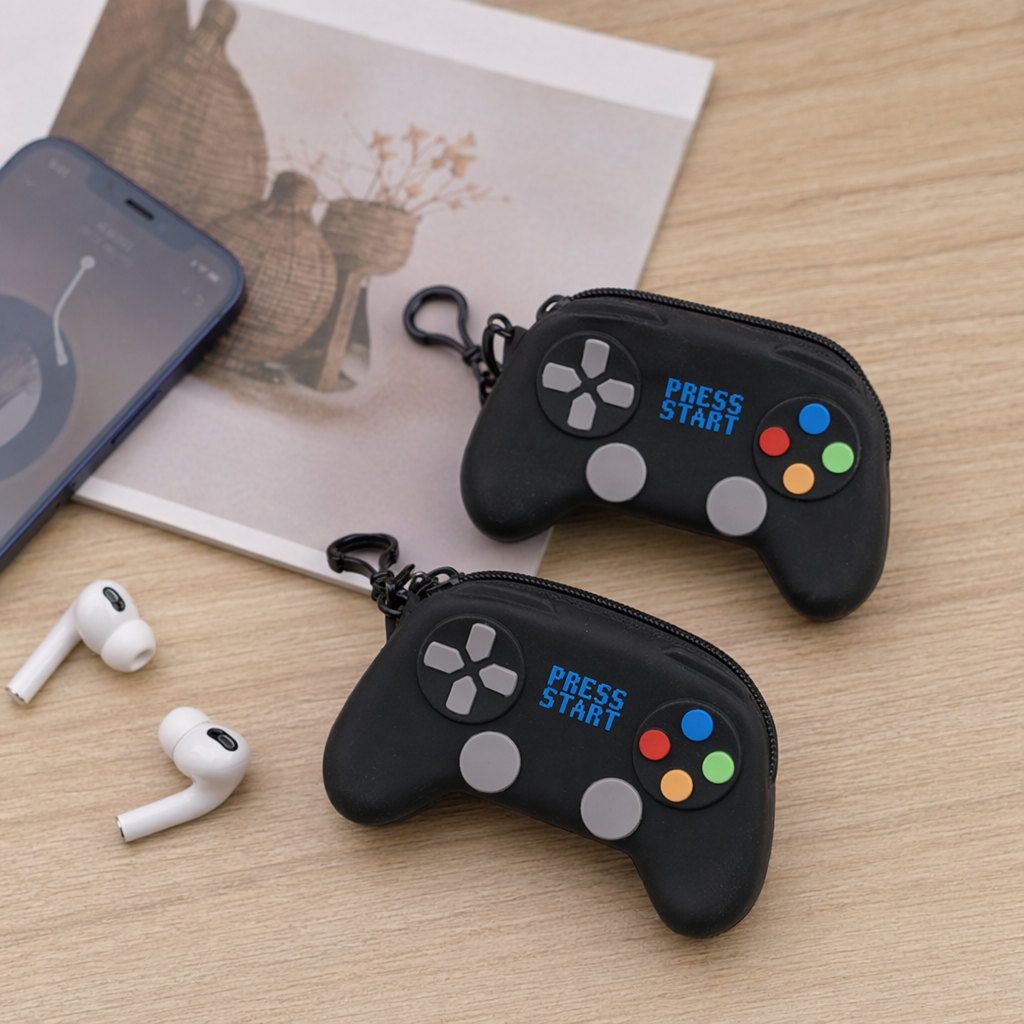 Black gamepad-shaped keychain, a unique and trendy pendant, suitable for both men and women details Picture