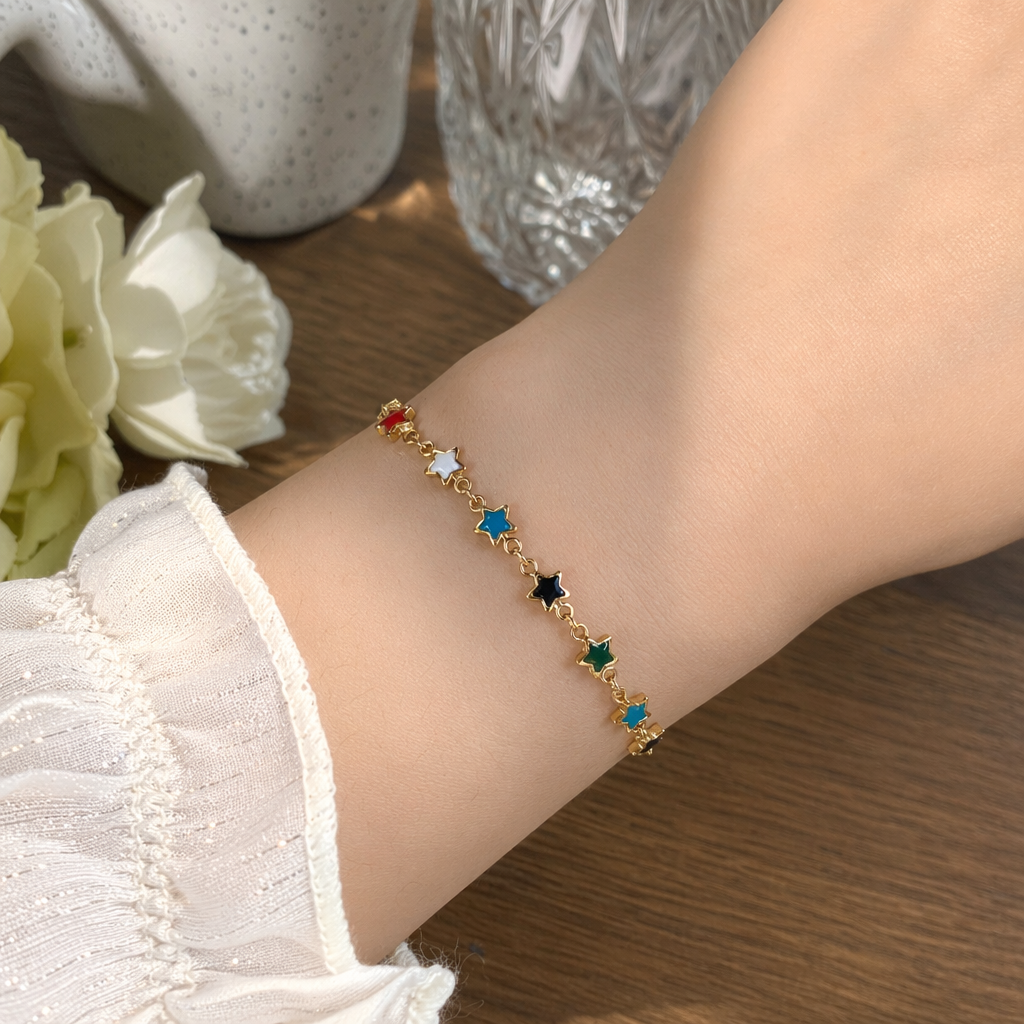 The golden star bracelet is a simple, fashionable and versatile light luxury accessory for women details Picture