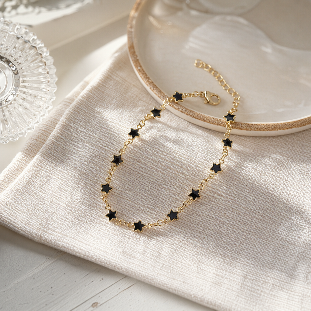 The golden star chain bracelet for women is simple, fashionable, light luxury and versatile details Picture