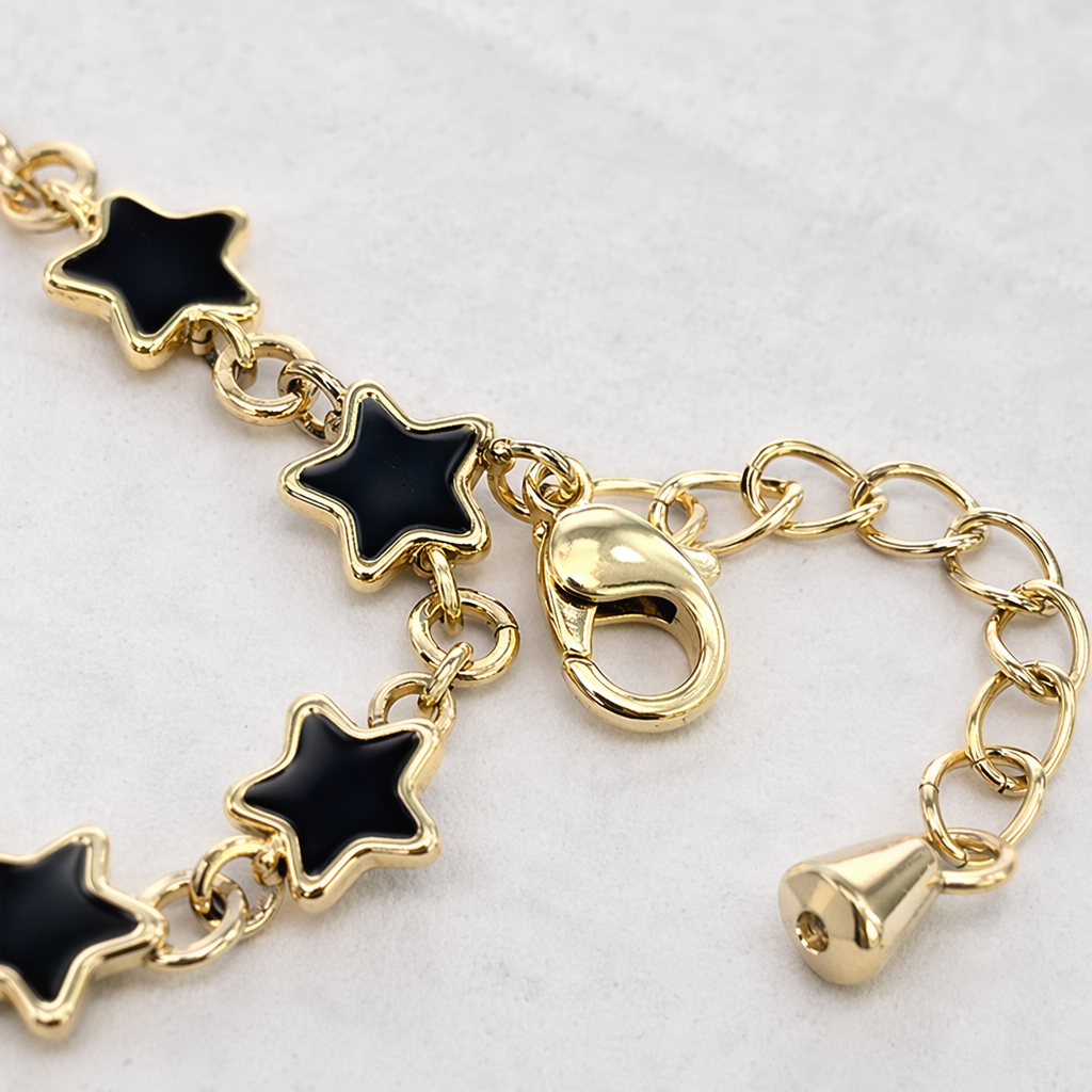 The golden star chain bracelet for women is simple, fashionable, light luxury and versatile Application Scenario