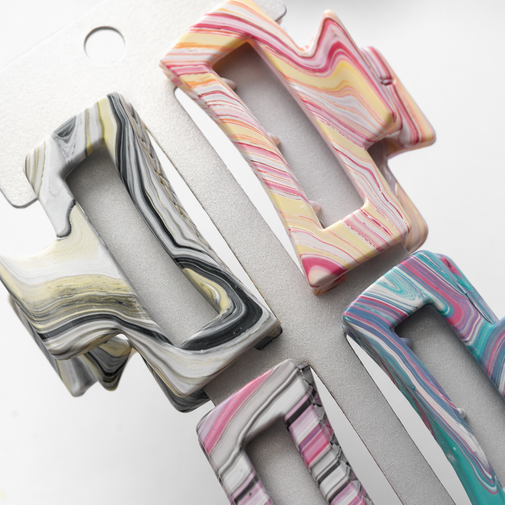 Colorful marble-patterned hair clips are fashionable and versatile women's headwear Application Scenario