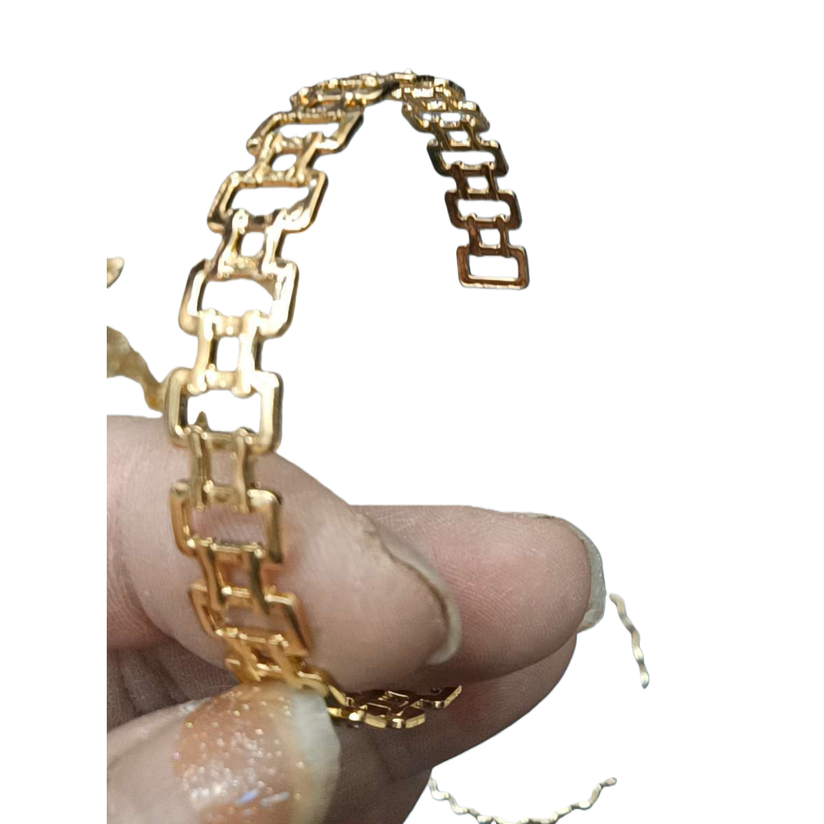 The golden chain bracelet is a simple and versatile fashion and light luxury accessory for ladies Item Picture