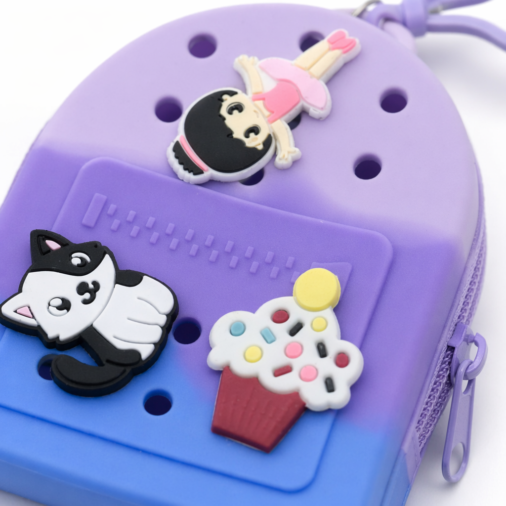 Colorful backpack-shaped keychains, cute cartoon pendants, fashionable and portable small items Application Scenario