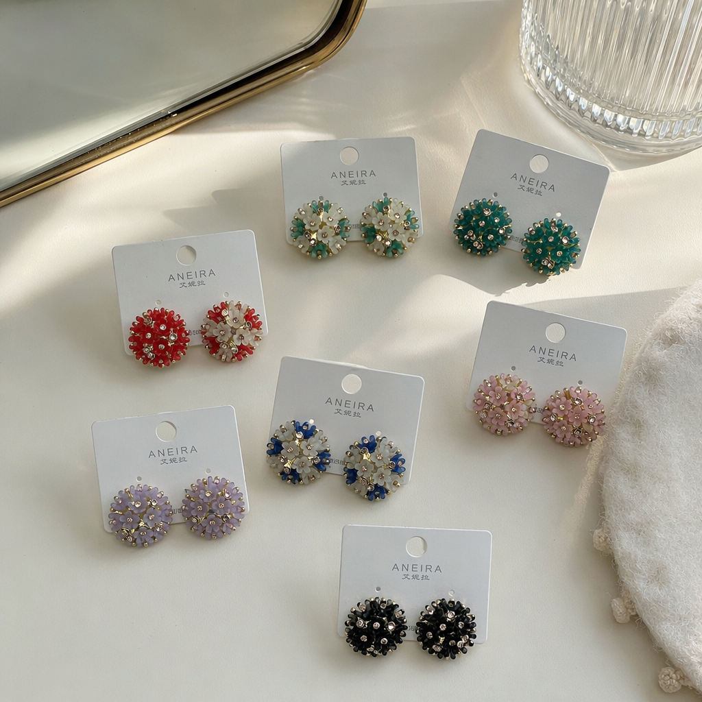Colorful flower-shaped stud earrings are fashionable, simple and versatile details Picture