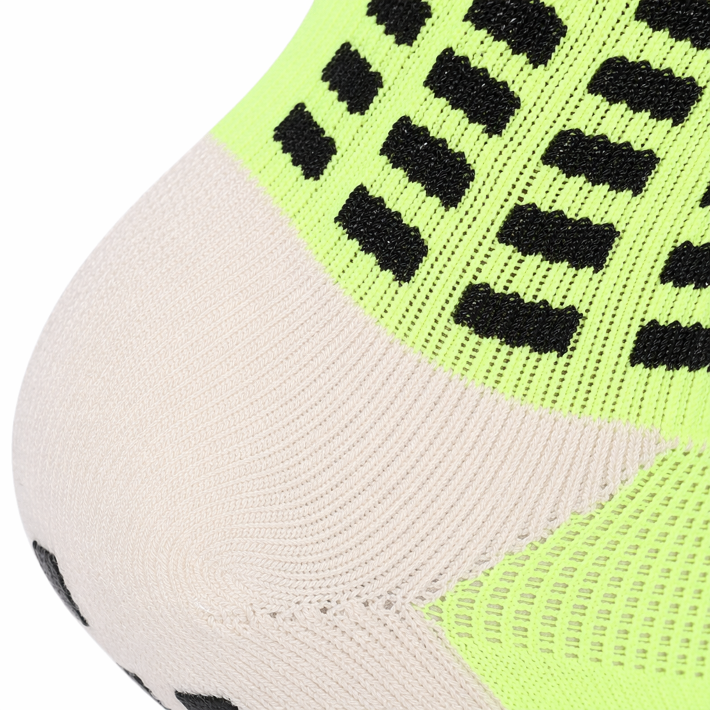 Fluorescent green sports socks, quick-drying, breathable, anti-slip and sweat-absorbing, unisex Application Scenario