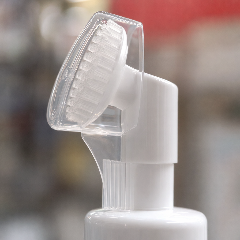 White bottle with brush head, pet dishwashing mousse, cleaning and degreasing, pet-specific foam mousse Application Scenario