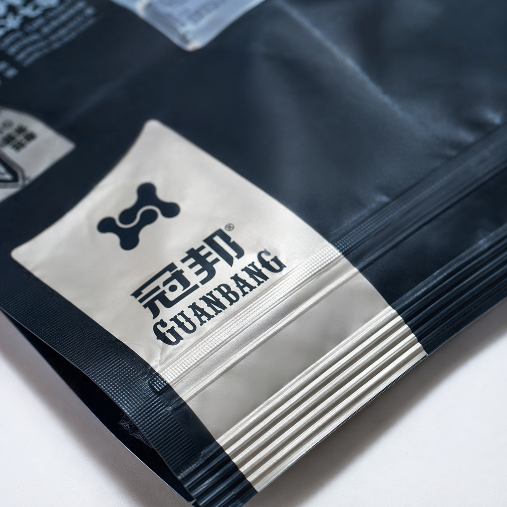 Black packaging bag dog food, natural, grain-free, high-protein, suitable for adult dogs and puppies Application Scenario