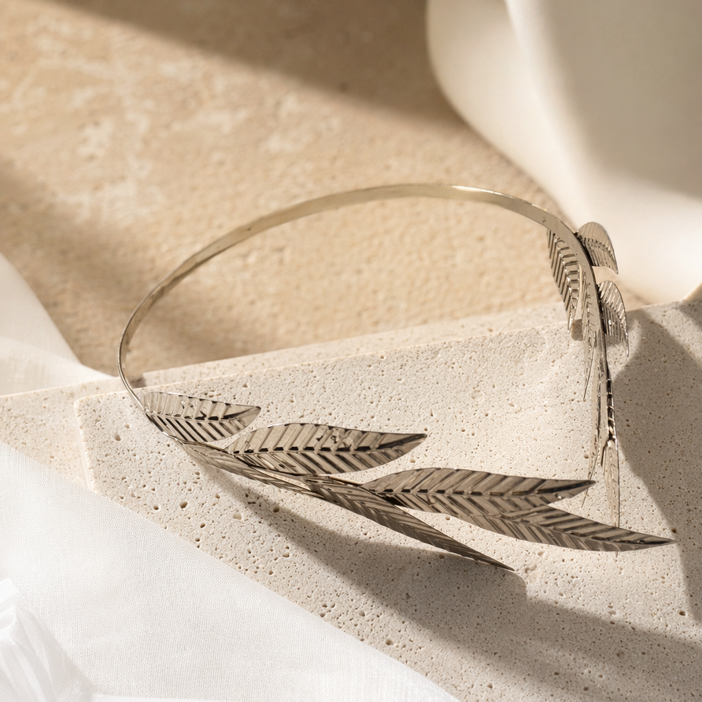Golden leaf-shaped headwear, simulated leaf hair accessory, ladies' party wedding headwear details Picture