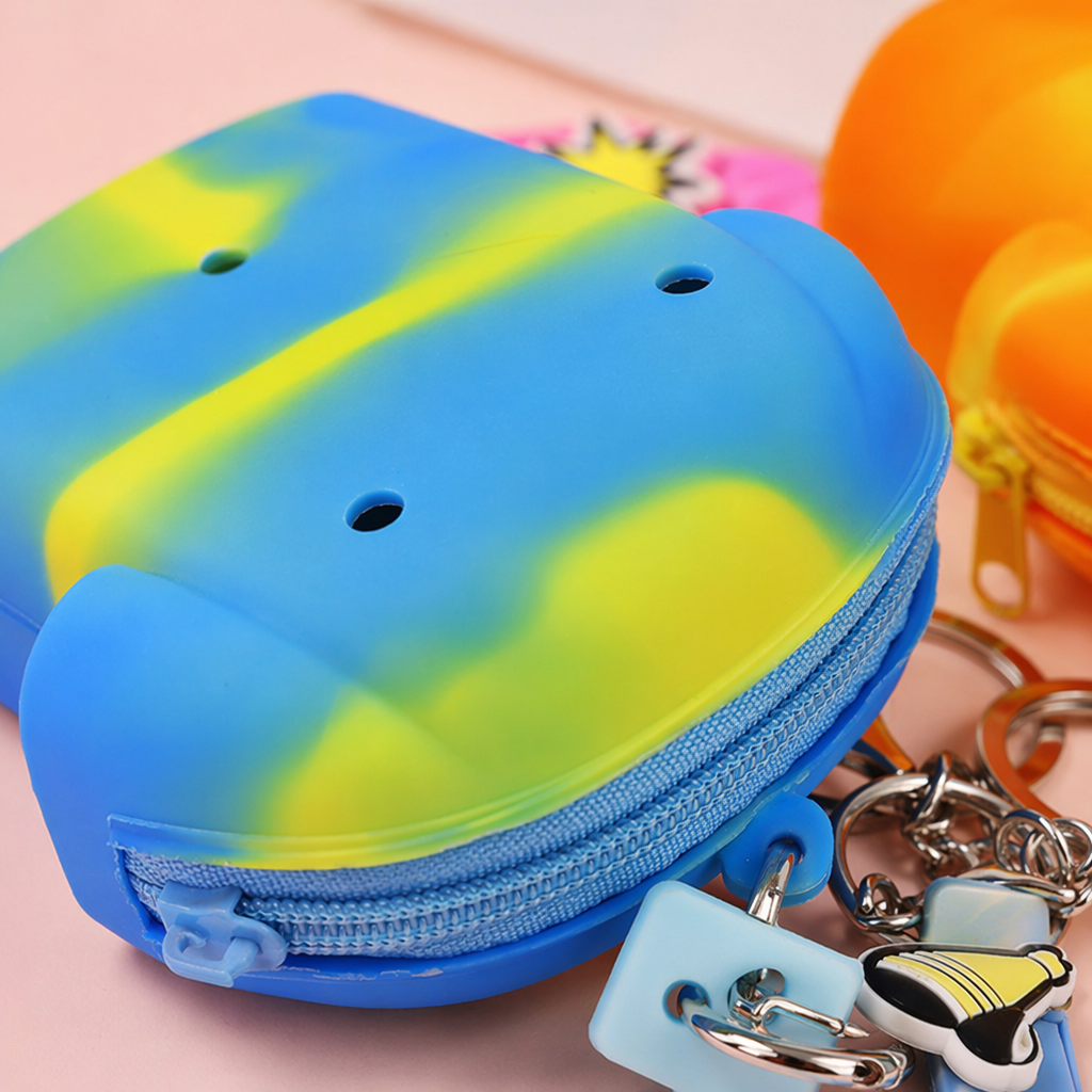 Colorful silicone T-shirt shaped keychain creative pendant, fashionable car bag hanger Application Scenario