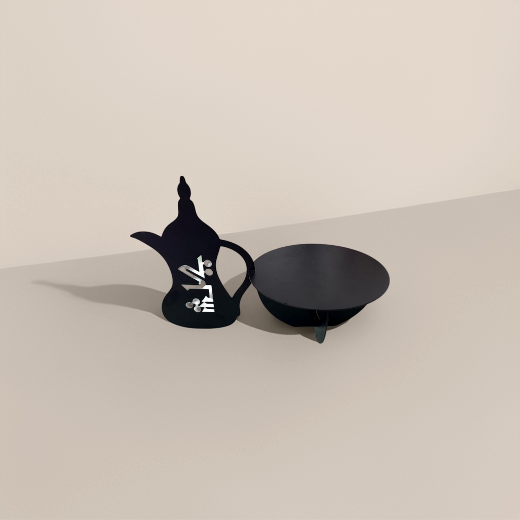 شكل أبريق قهوة أسود مع قاعدة دائرية سوداء