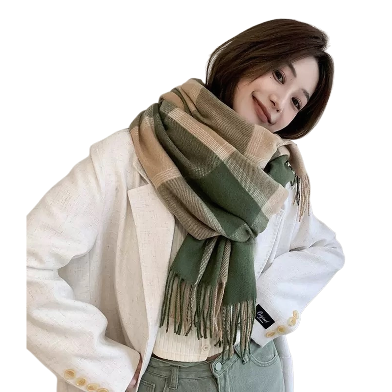 وشاح أخضر مع سترة بيضاء وأزياء دافئة Item Picture