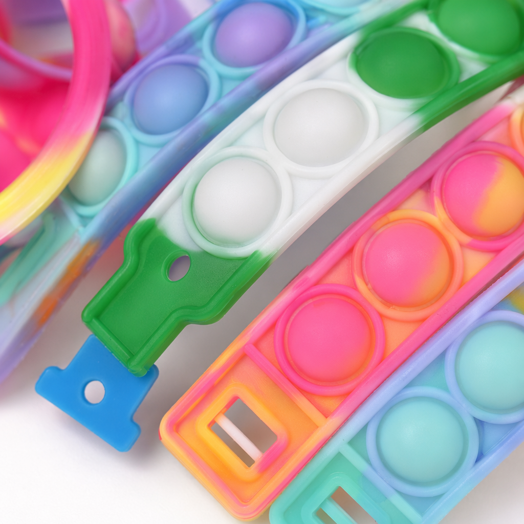 Colorful stress-relieving wristband Silicone elastic stress-relieving toy, suitable for both men and women, comfortable and soft Application Scenario