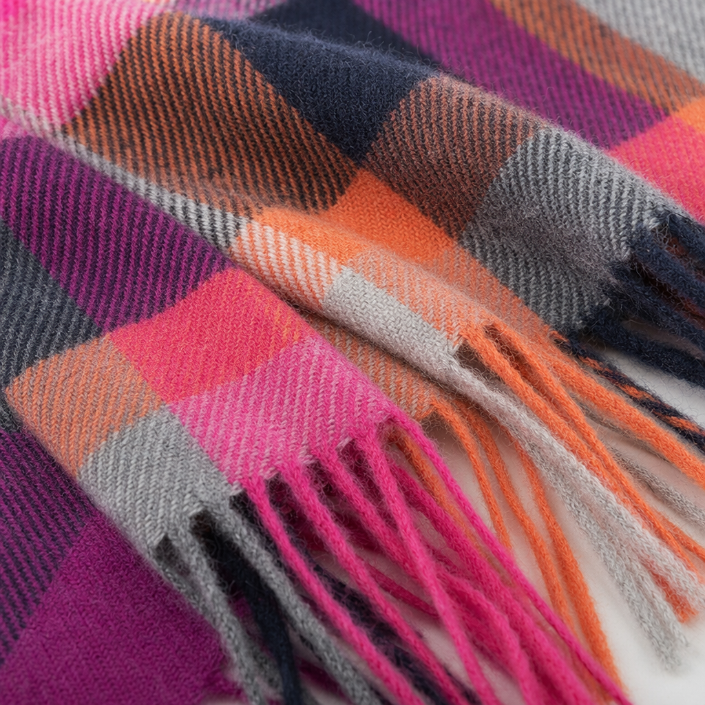 Colorful checkered scarf for women, warm in autumn and winter, pure cotton, fashionable and versatile long style Application Scenario