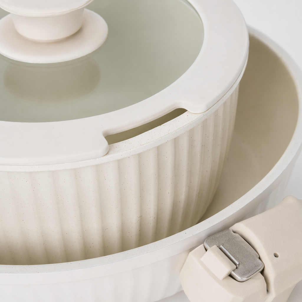 The off-white patterned cookware set is equipped with a glass lid and a handle tool Application Scenario