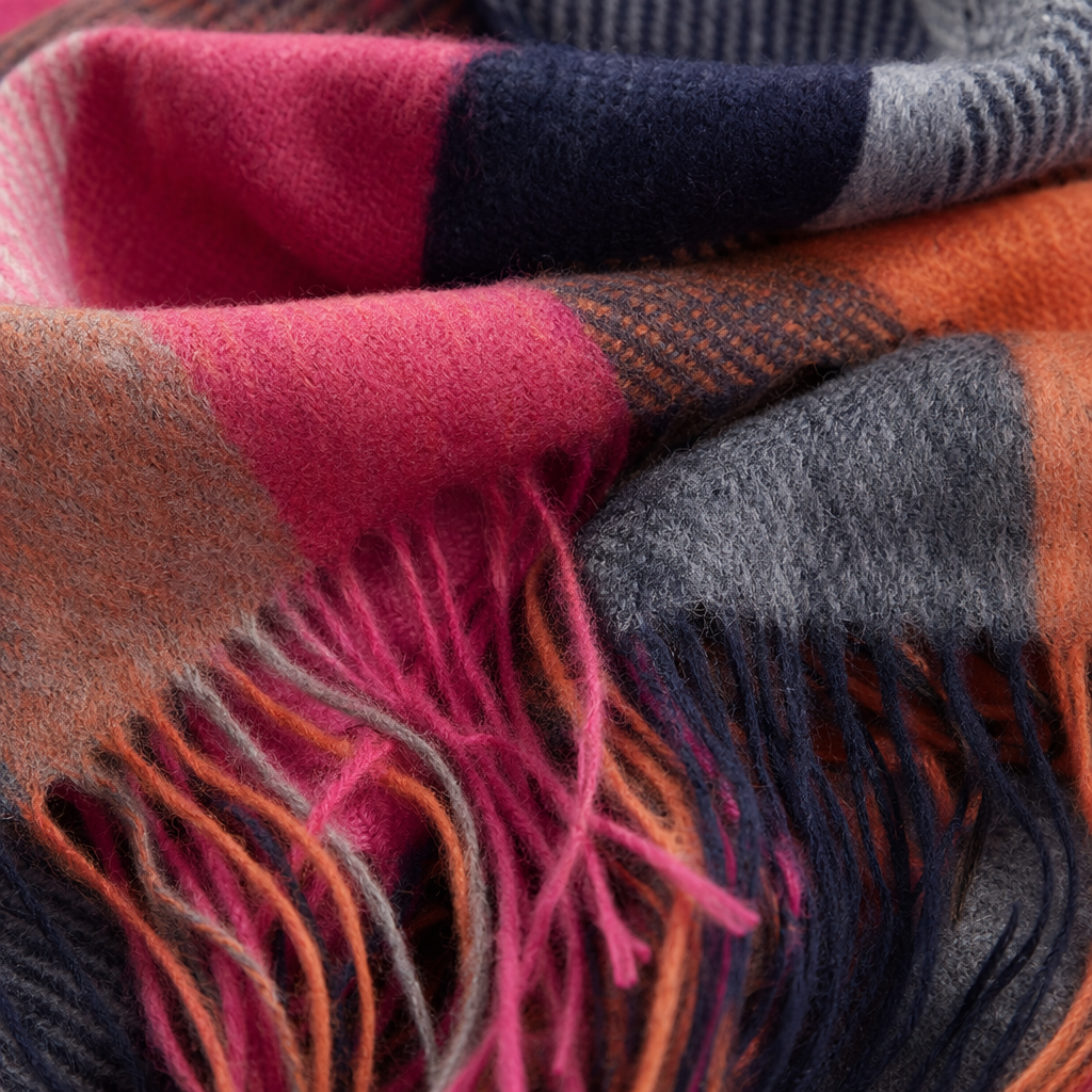 Colorful checkered scarf for women, thickened cashmere blend, suitable for all seasons, light and soft Application Scenario
