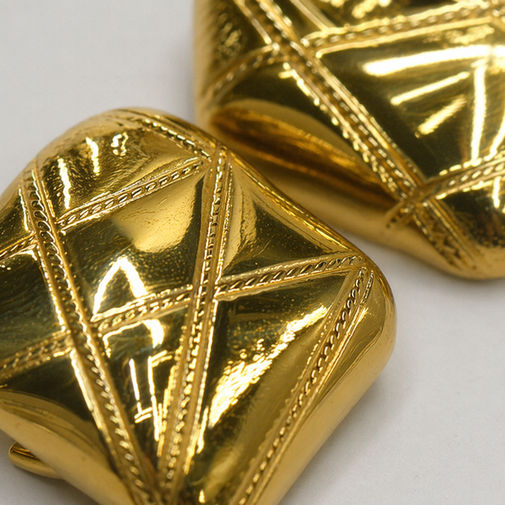 A pair of simple, fashionable and versatile golden stud earrings for women Application Scenario