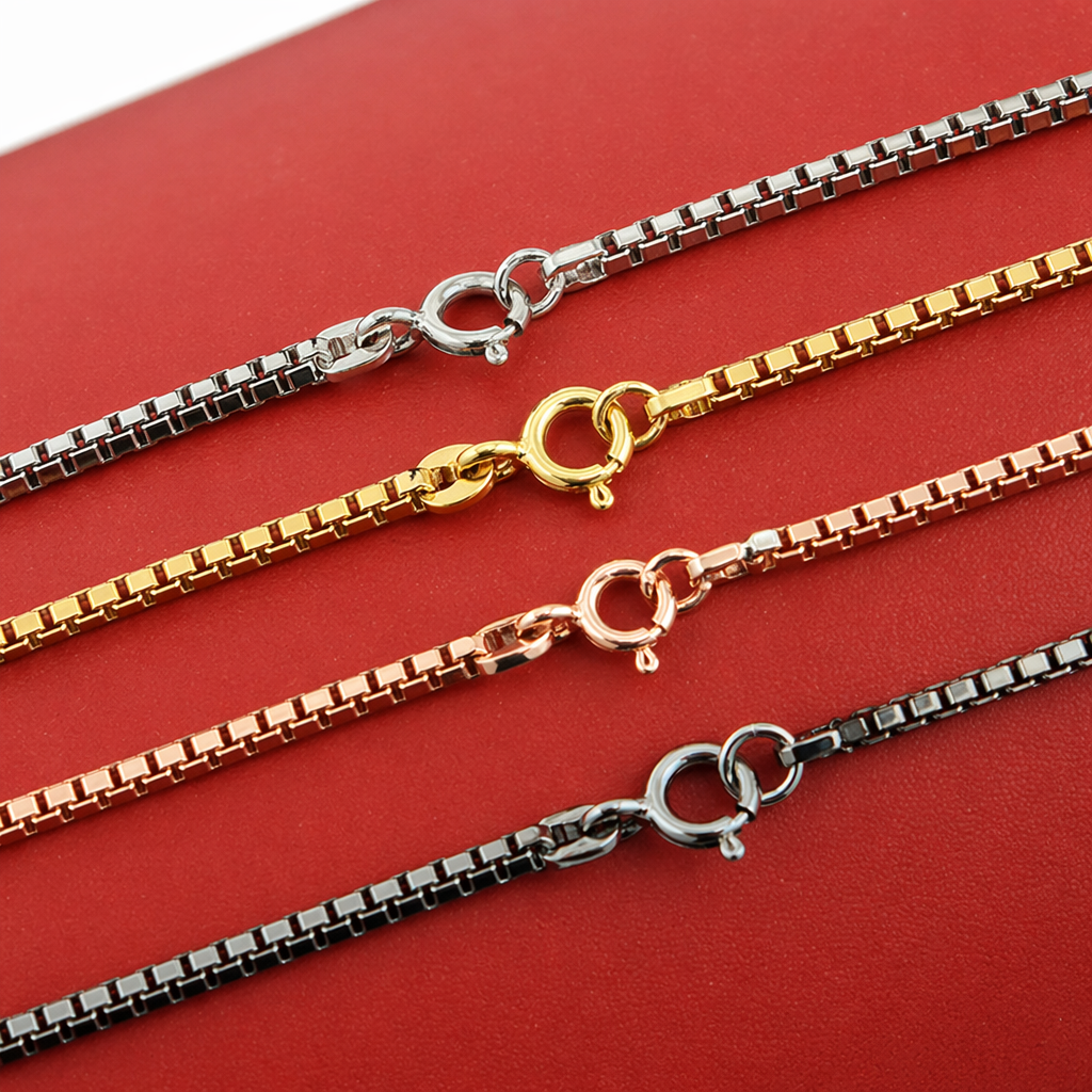 A red cylindrical four-chain metal bracelet Application Scenario