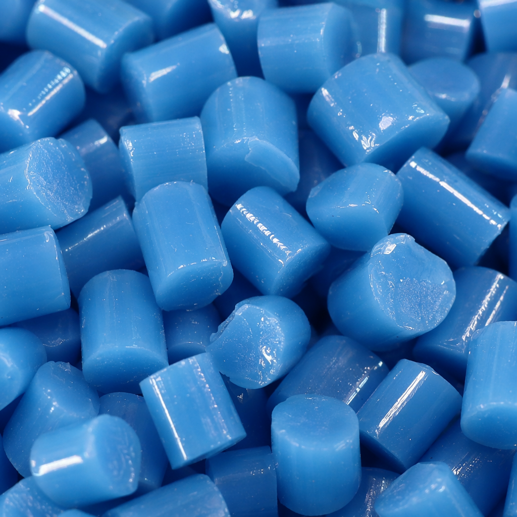 Blue plastic pellets are industrial-grade PPPE raw materials specifically designed for injection molding, blown film and granulation Application Scenario