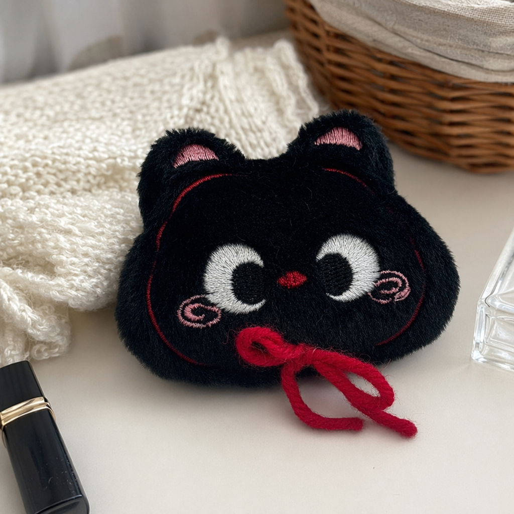 Black cat plush toy, cute throw pillow, fabric home decoration details Picture