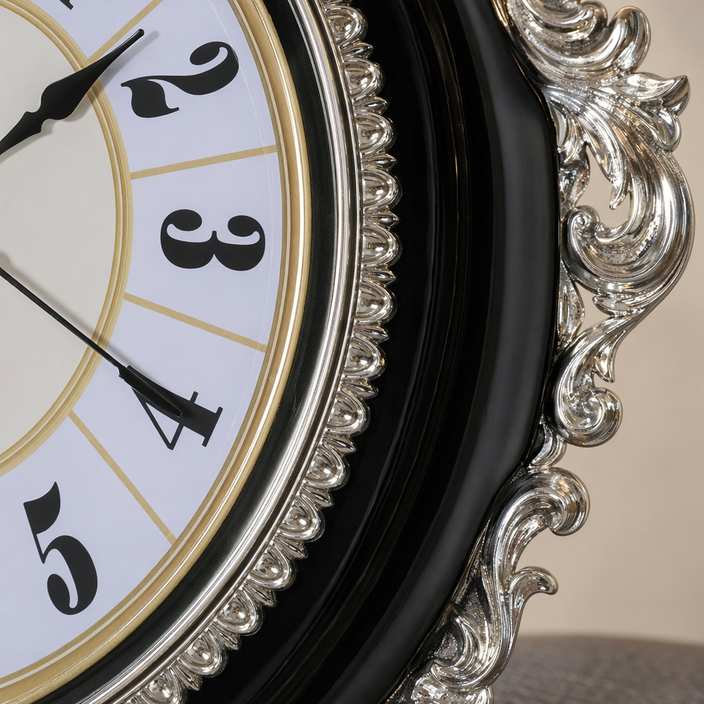 Black-framed silver-decorated wall clock, a simple and modern wall-mounted clock for the living room and bedroom Application Scenario