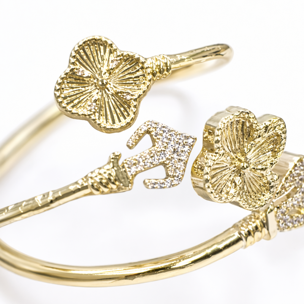 Gold bracelet, pure silver gold-plated, simple, fashionable and versatile wrist accessory for ladies Application Scenario