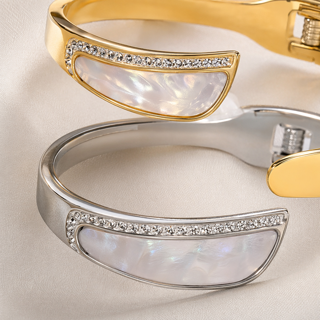 Silver and gold dual-color diamond-encrusted shell pattern bracelet Application Scenario