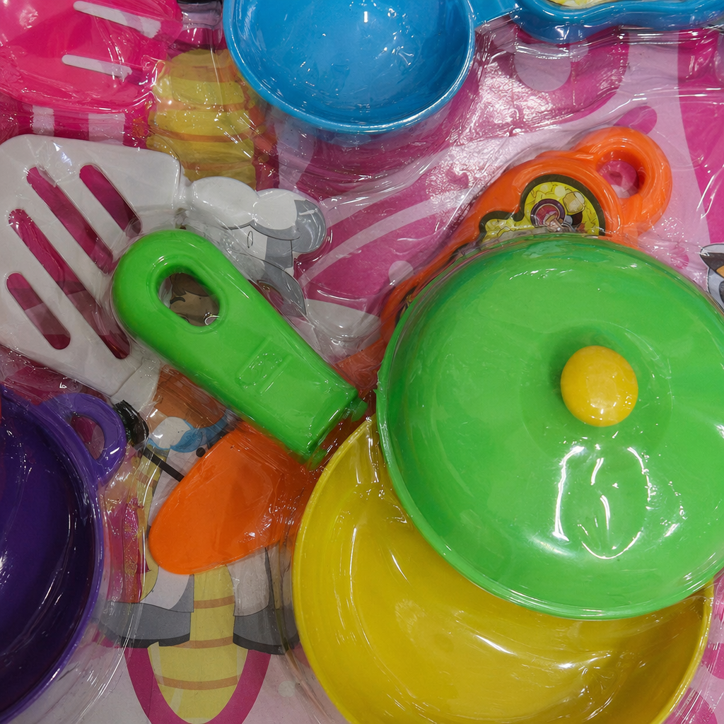 Colorful children's kitchen toy set, role-playing simulation kitchenware, educational and early education toys Application Scenario