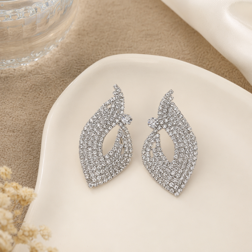 Silver teardrop-shaped diamond-encrusted earrings for women, fashionable and light luxury earrings and accessories, vintage earrings and accessories details Picture