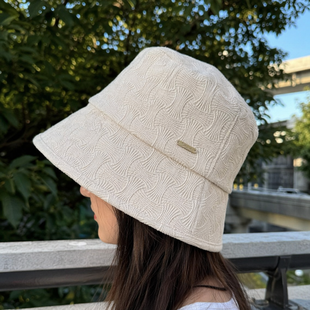 The off-white textured fisherman's hat is casual and versatile, providing sun protection and shade for both men and women details Picture